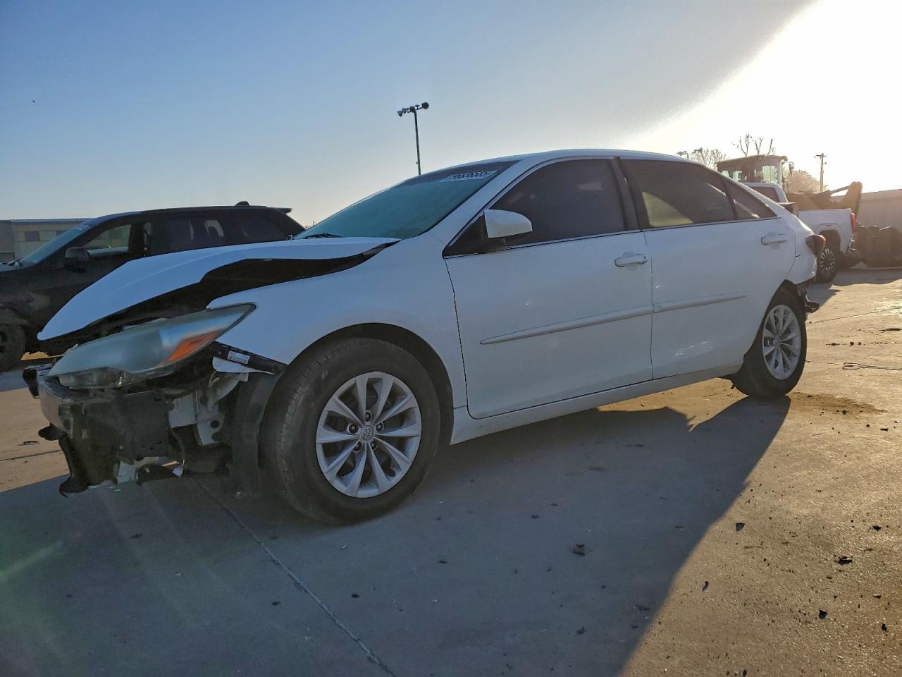 2016 TOYOTA CAMRY