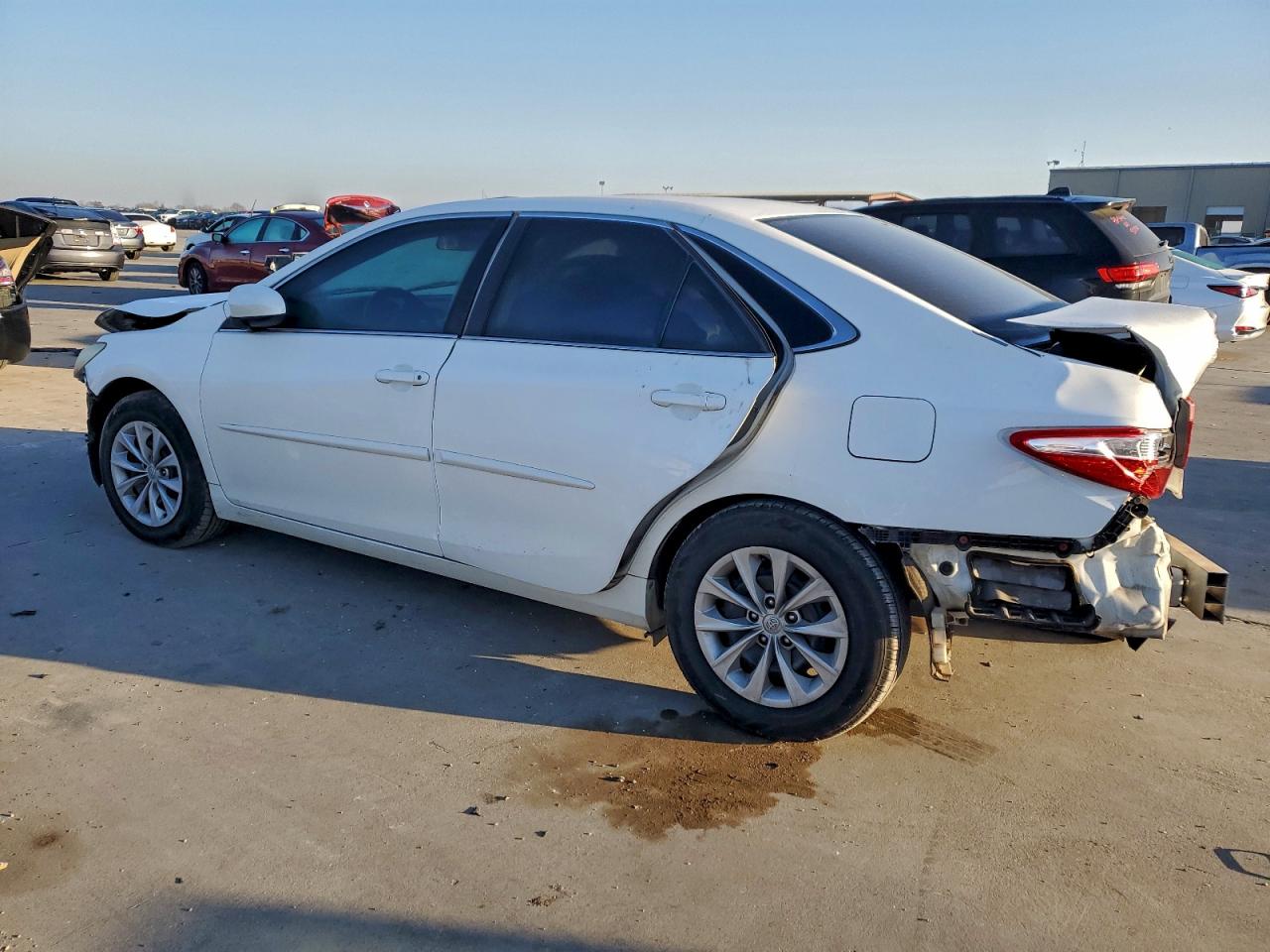 2016 TOYOTA CAMRY LE photo 2
