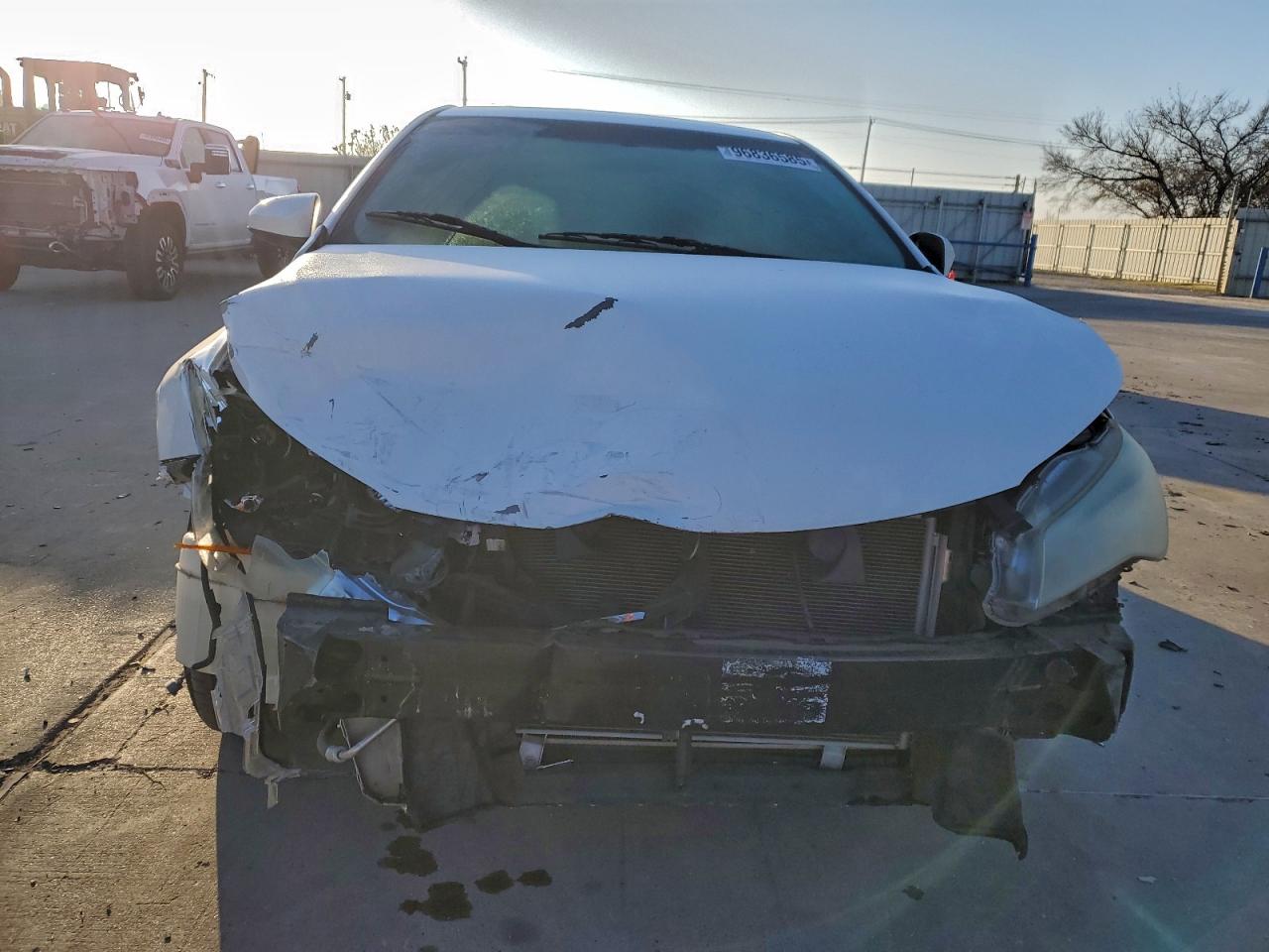 2016 TOYOTA CAMRY LE photo 5