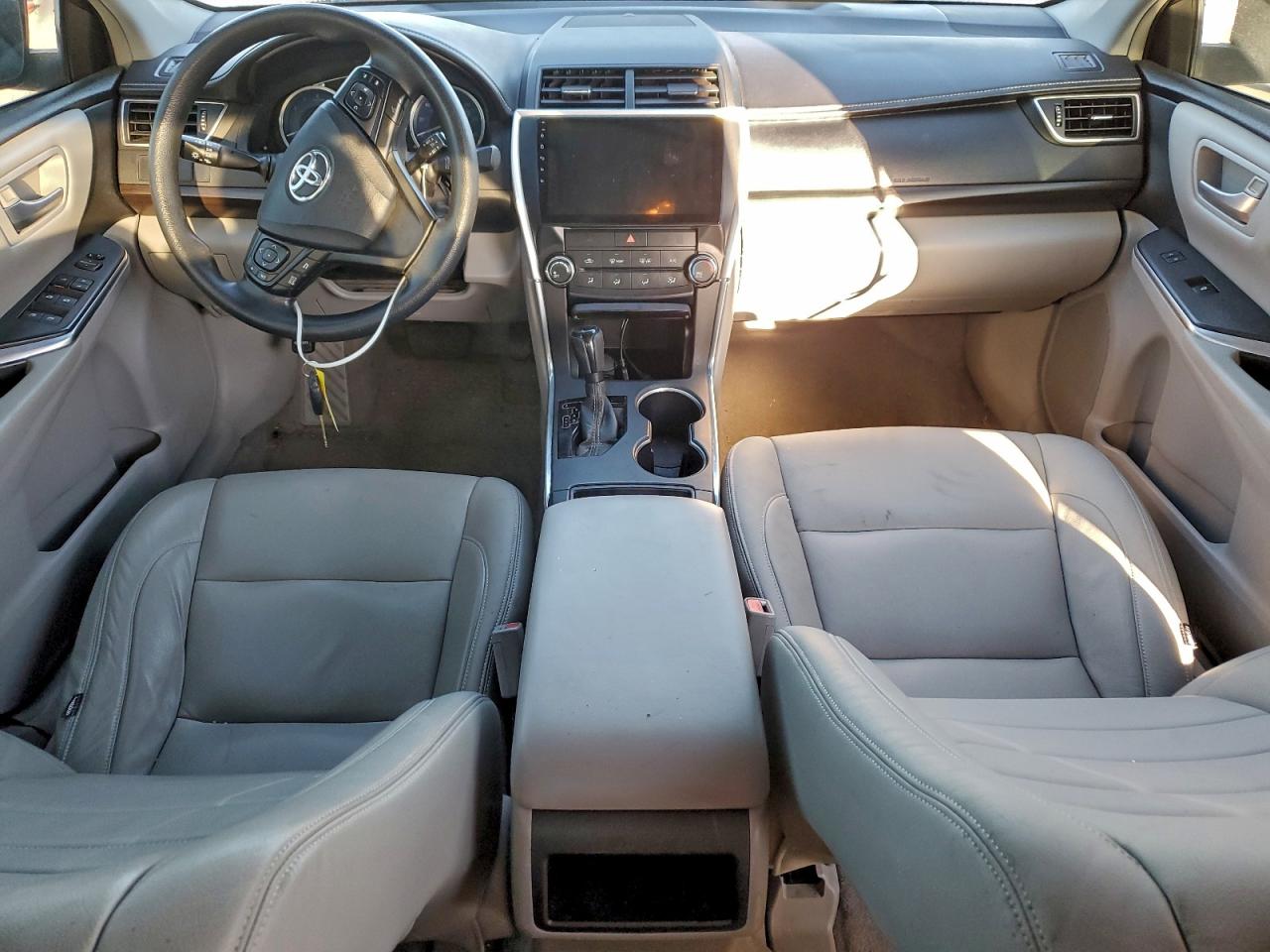 2016 TOYOTA CAMRY LE photo 8