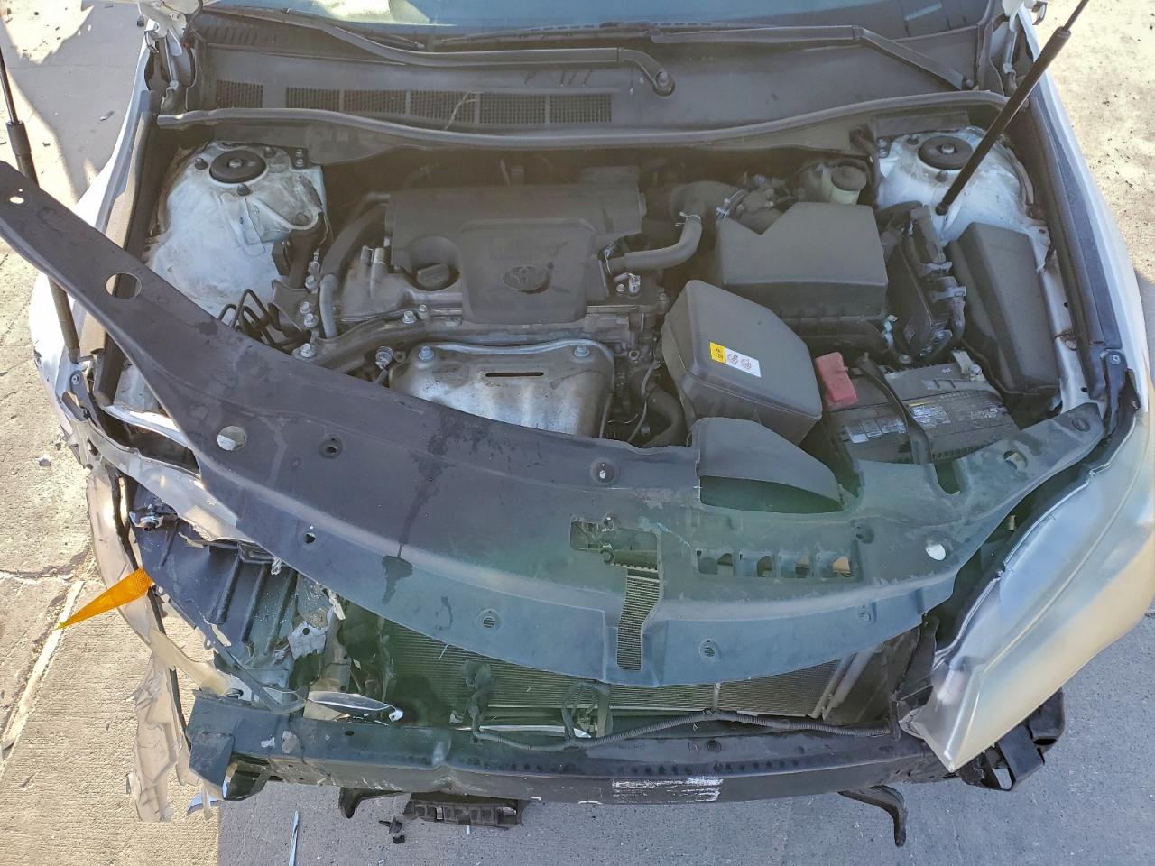2016 TOYOTA CAMRY LE photo 11