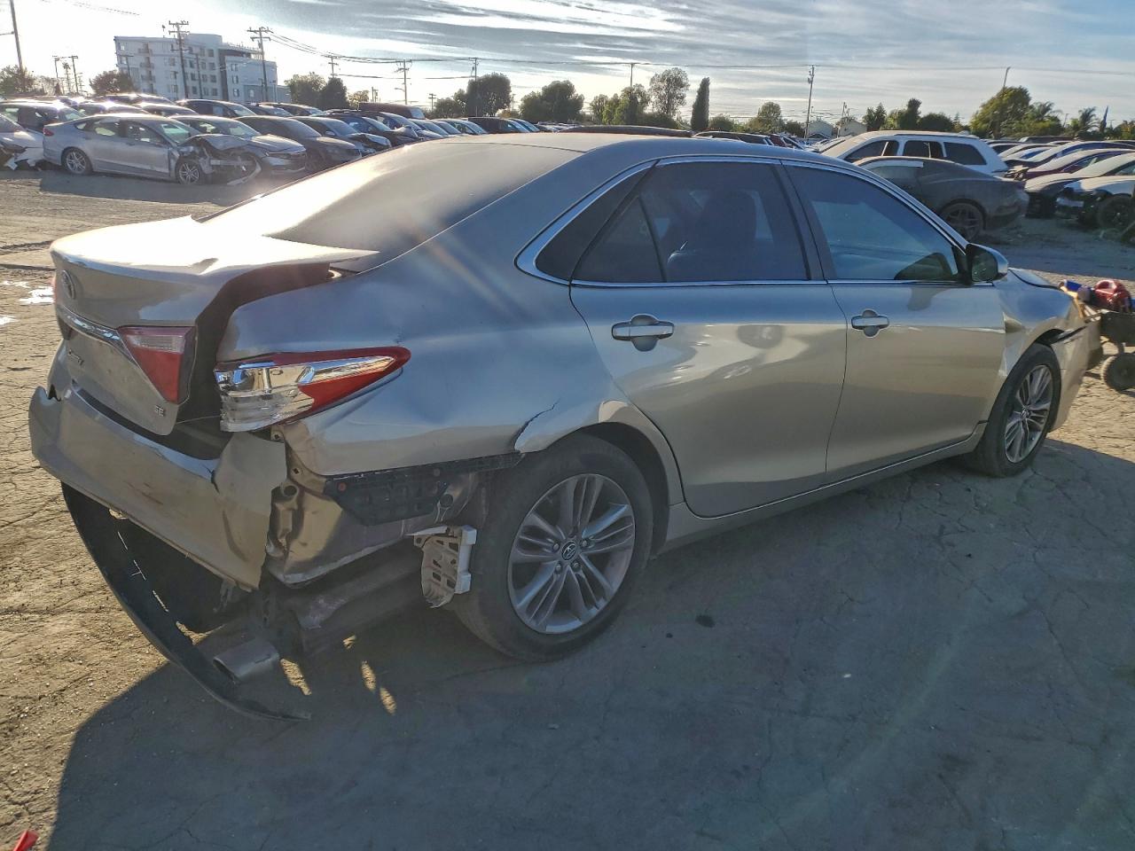 2015 TOYOTA CAMRY LE photo 3