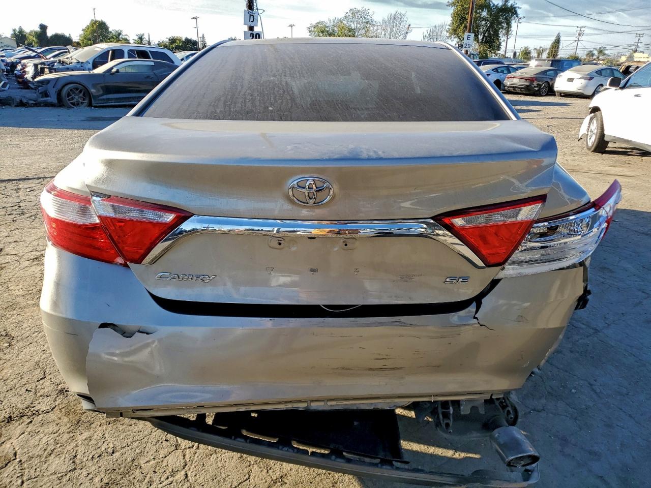 2015 TOYOTA CAMRY LE photo 6