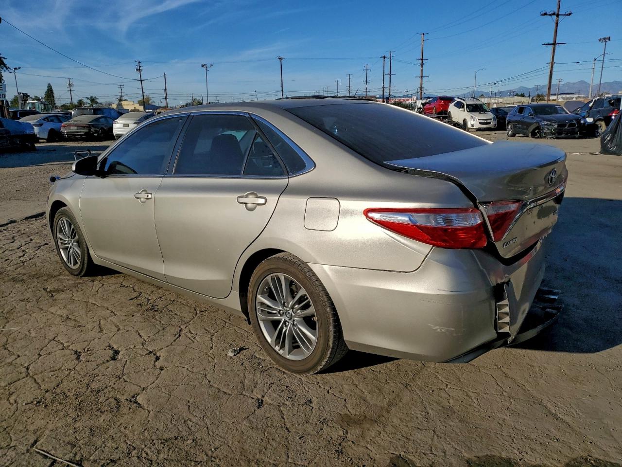 2015 TOYOTA CAMRY LE photo 2