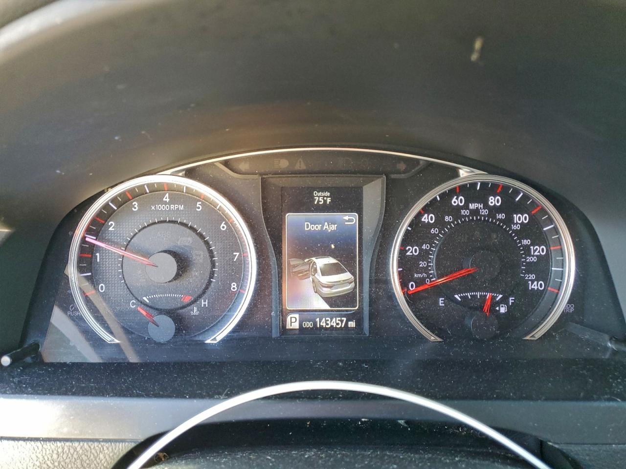 2015 TOYOTA CAMRY LE photo 9