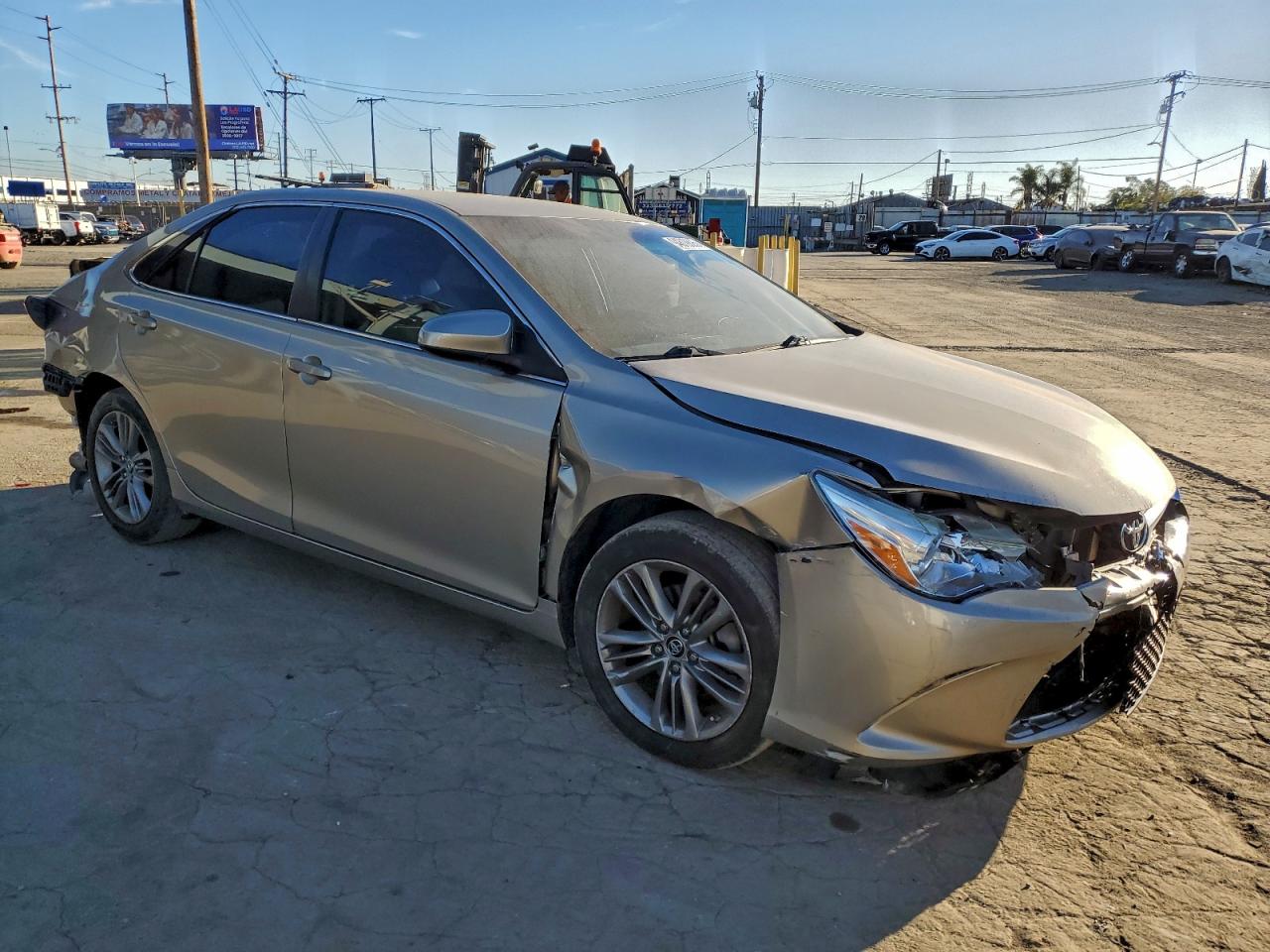2015 TOYOTA CAMRY LE photo 4
