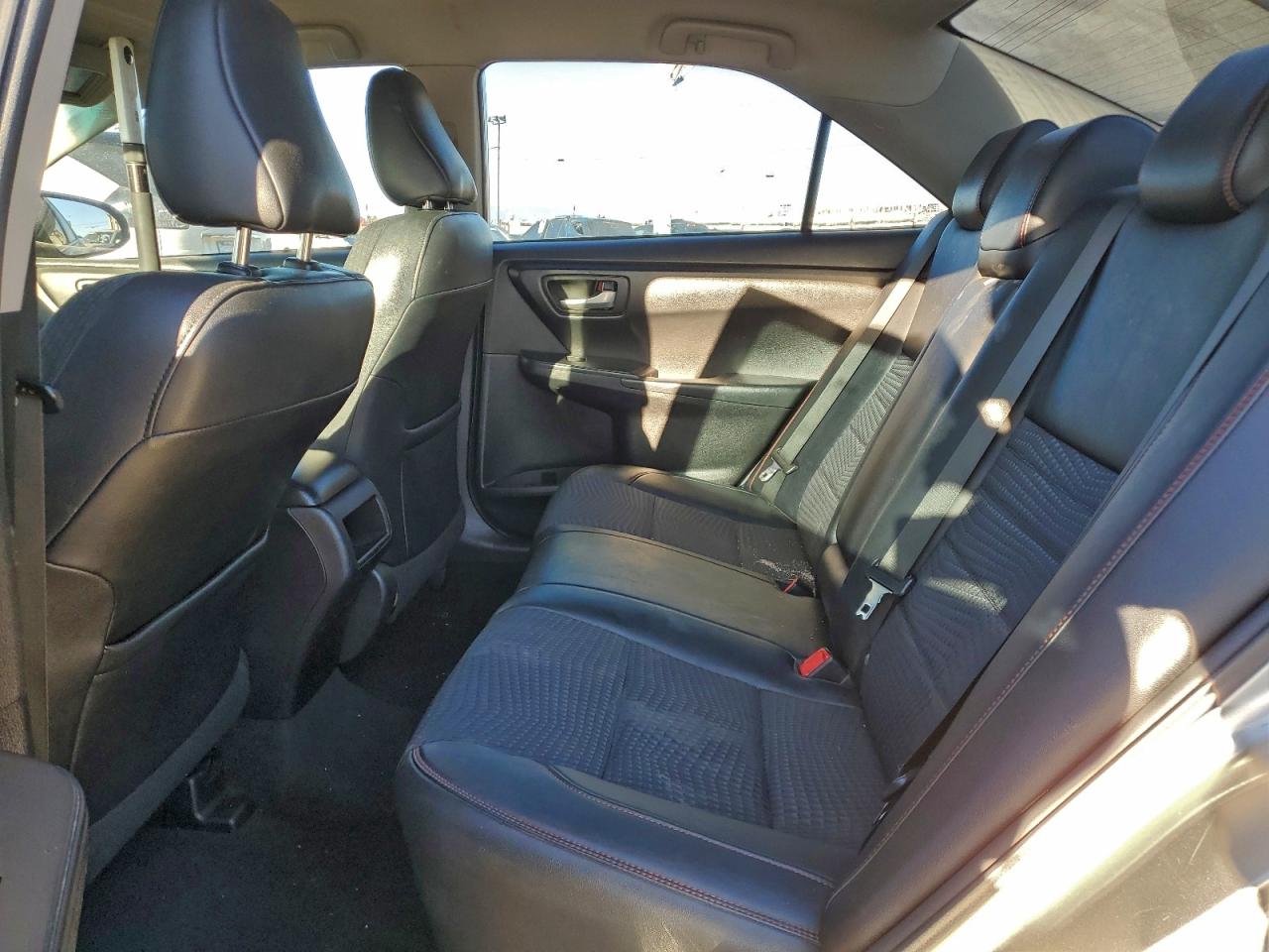 2015 TOYOTA CAMRY LE photo 10