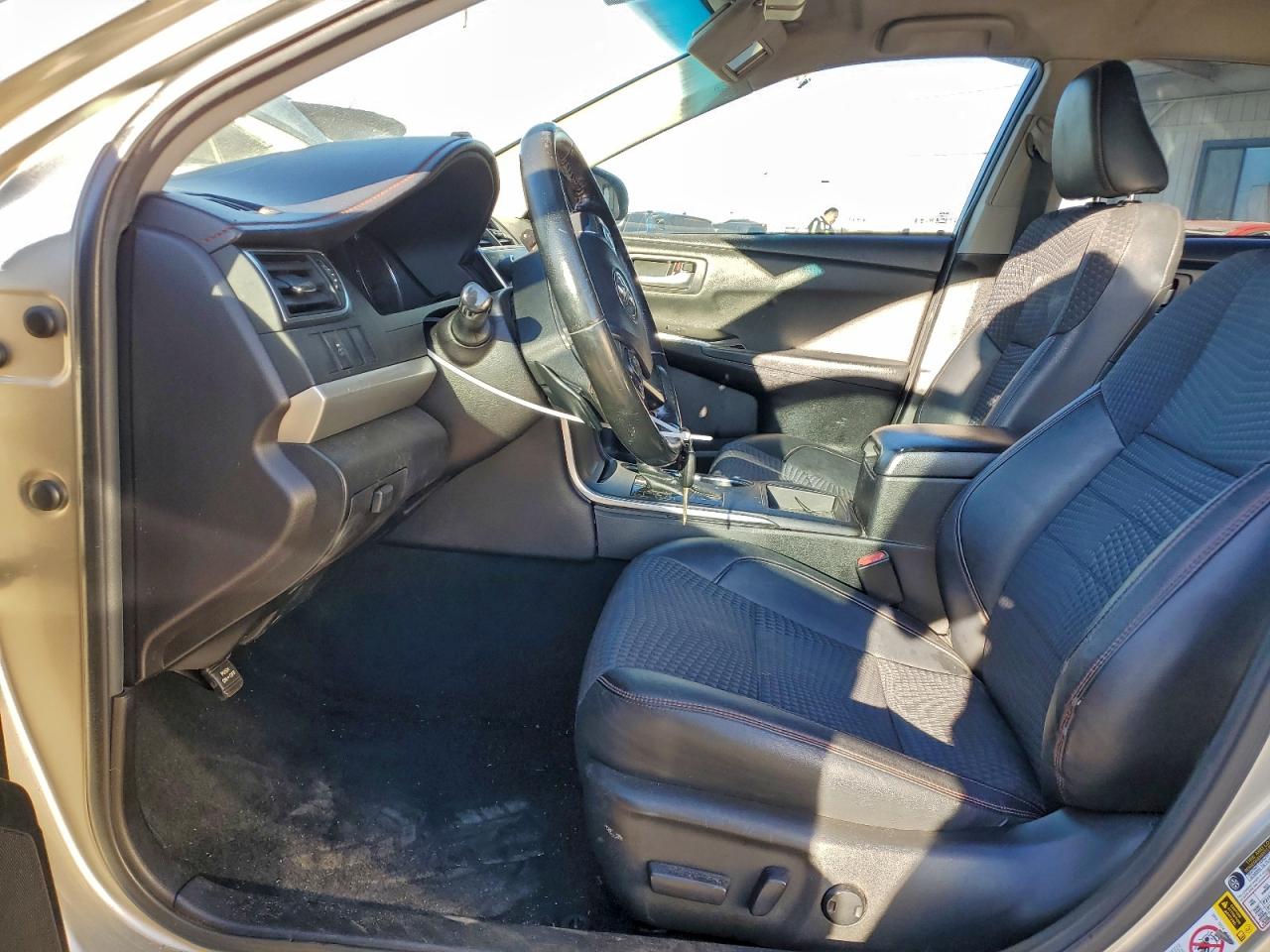 2015 TOYOTA CAMRY LE photo 7