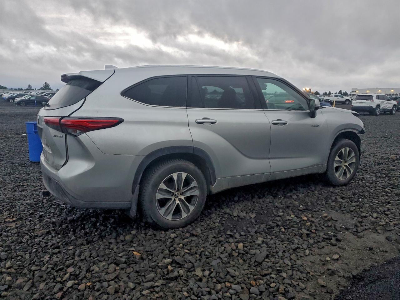 2021 TOYOTA HIGHLANDER HYBRID XLE photo 3