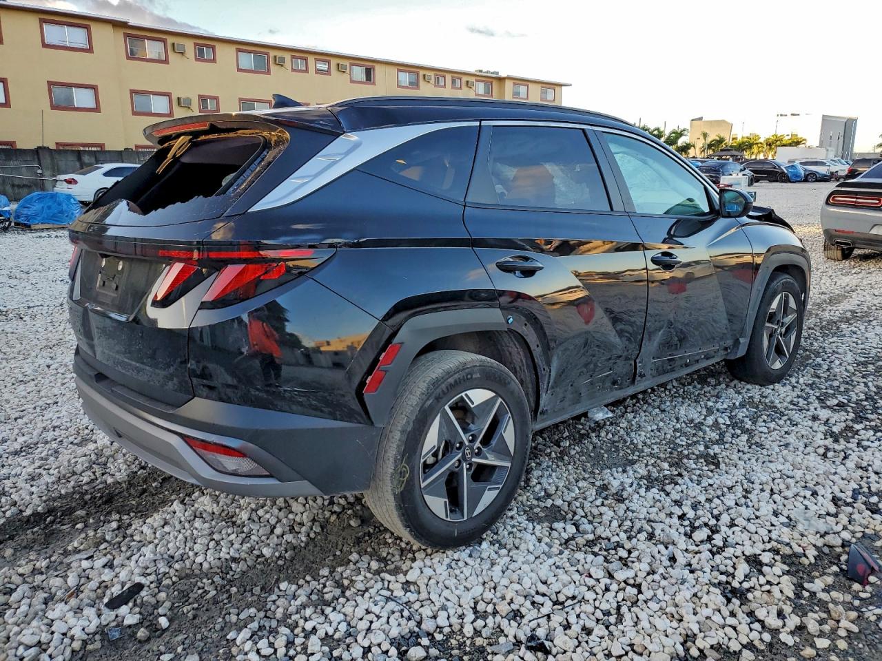 2025 HYUNDAI TUCSON SEL photo 3