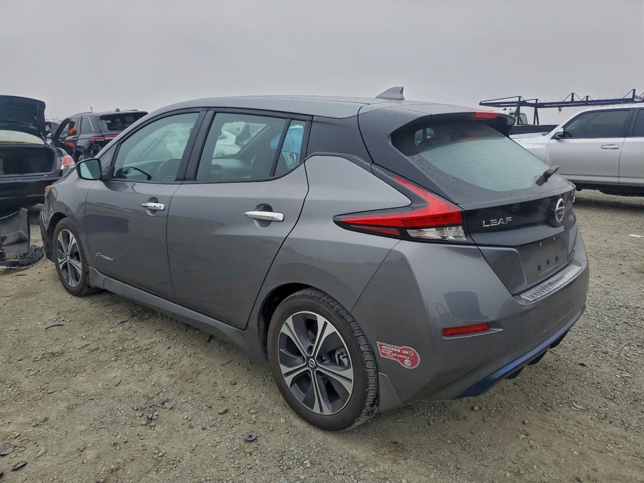 2019 NISSAN LEAF S photo 2