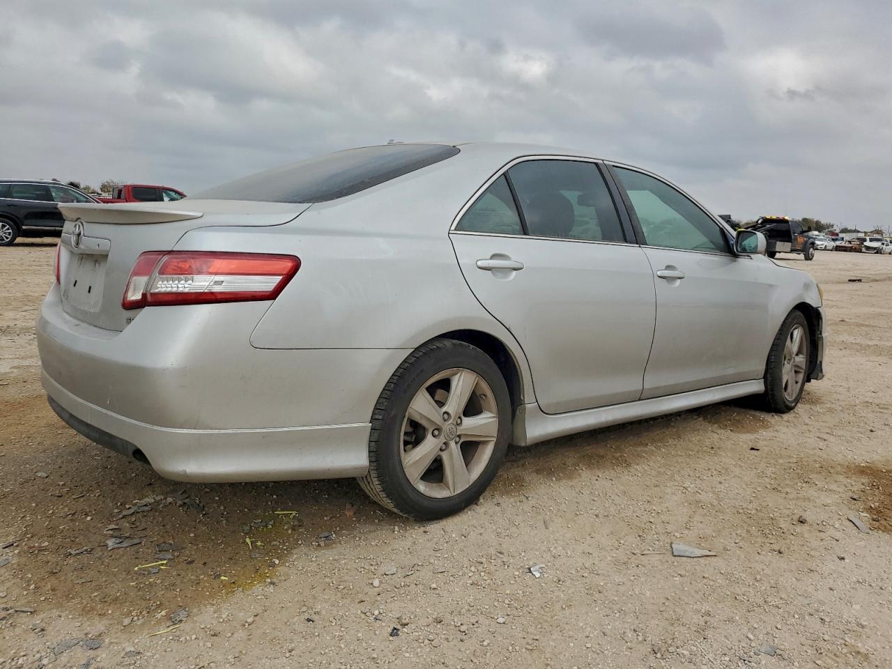 2010 TOYOTA CAMRY BASE photo 3