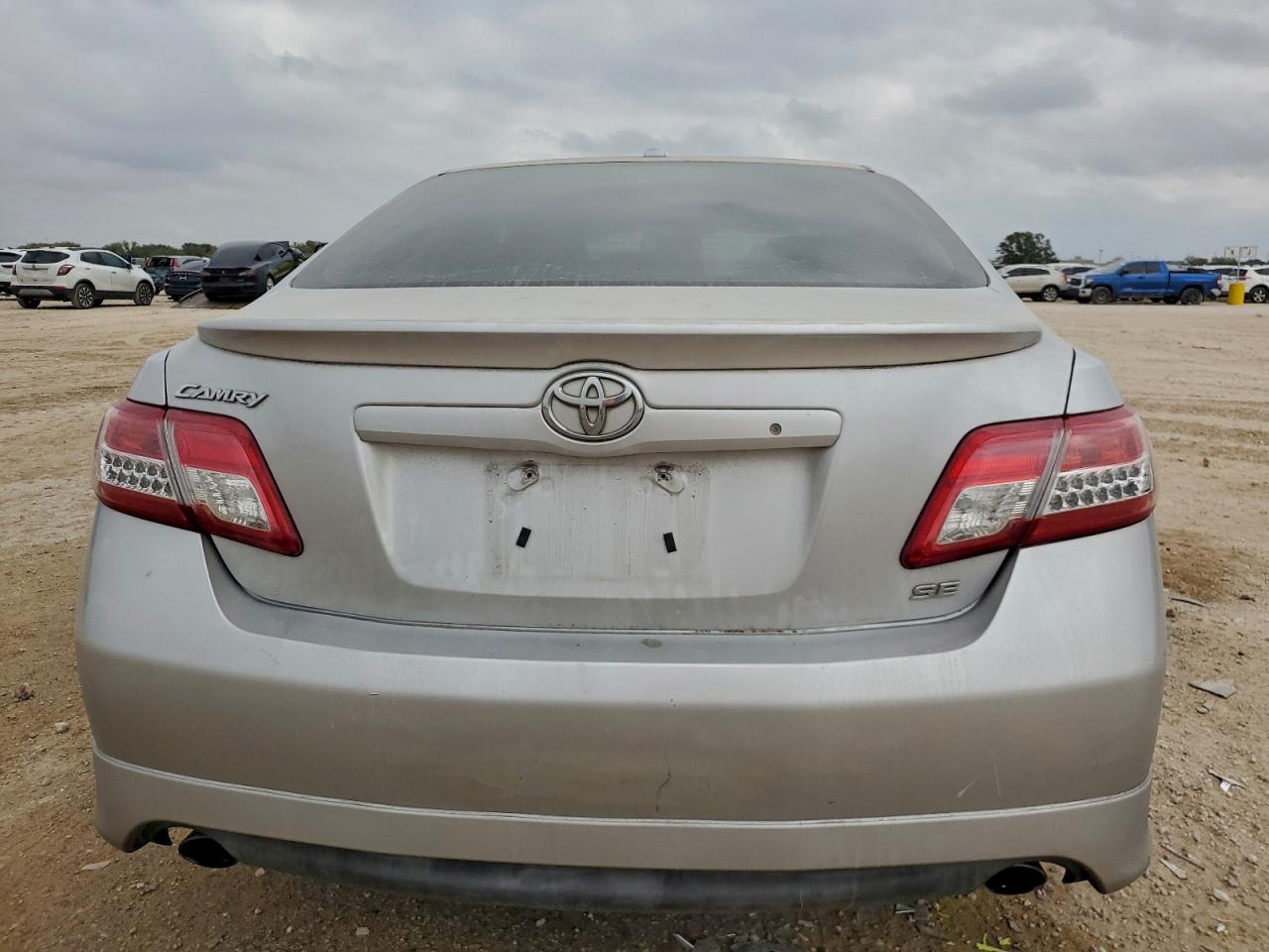 2010 TOYOTA CAMRY BASE photo 6
