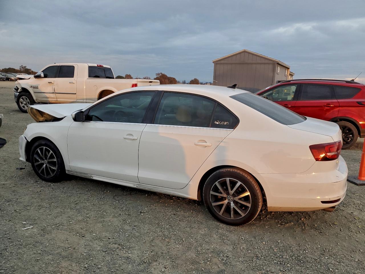 2018 VOLKSWAGEN JETTA SE photo 2