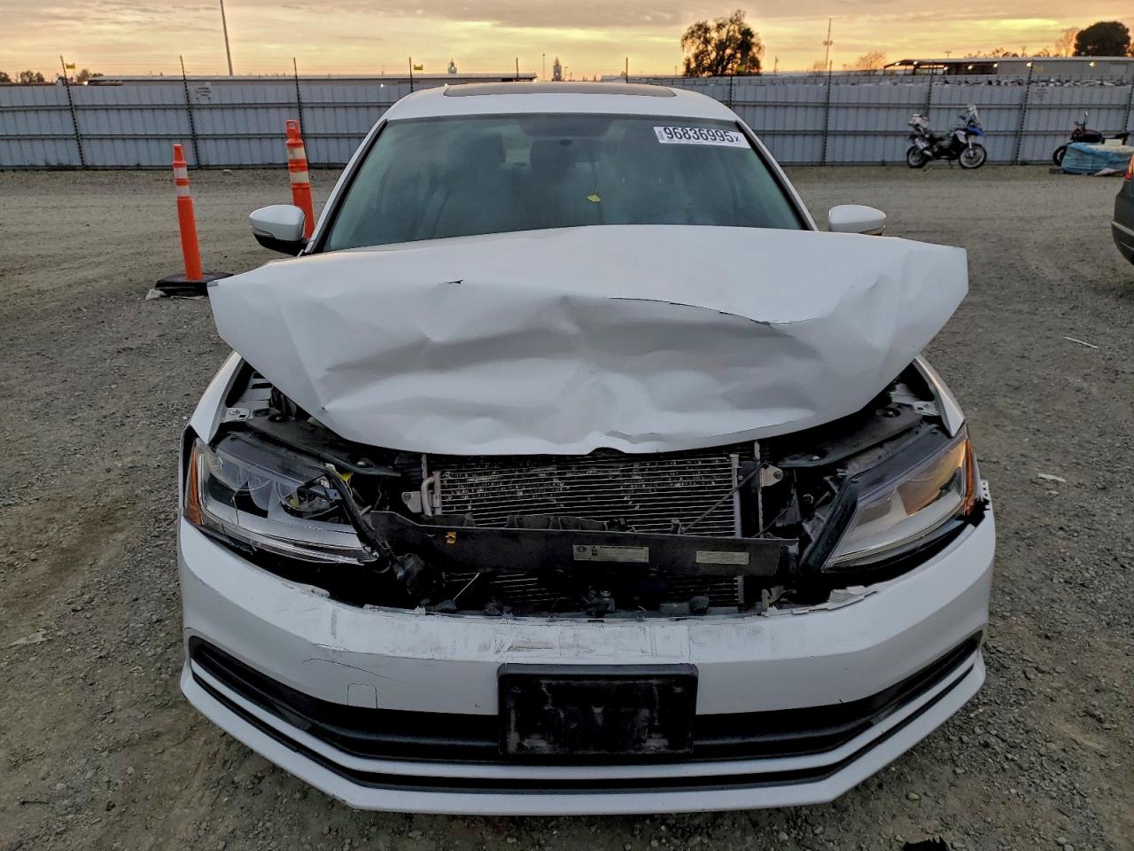 2018 VOLKSWAGEN JETTA SE photo 5