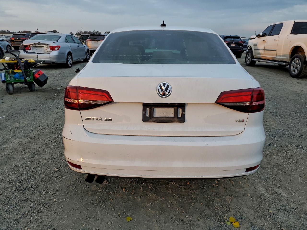 2018 VOLKSWAGEN JETTA SE photo 6