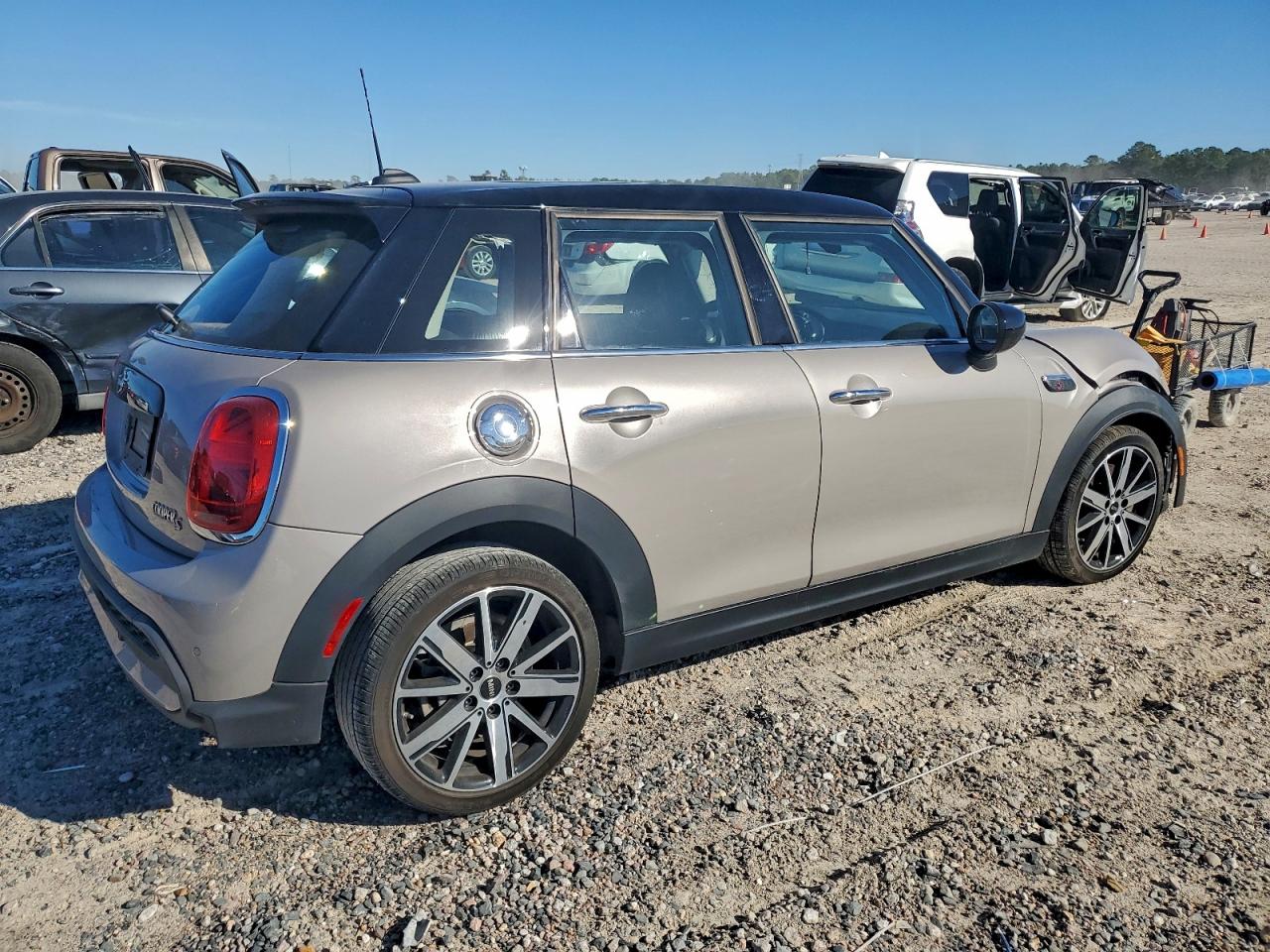 2023 MINI COOPER S photo 3