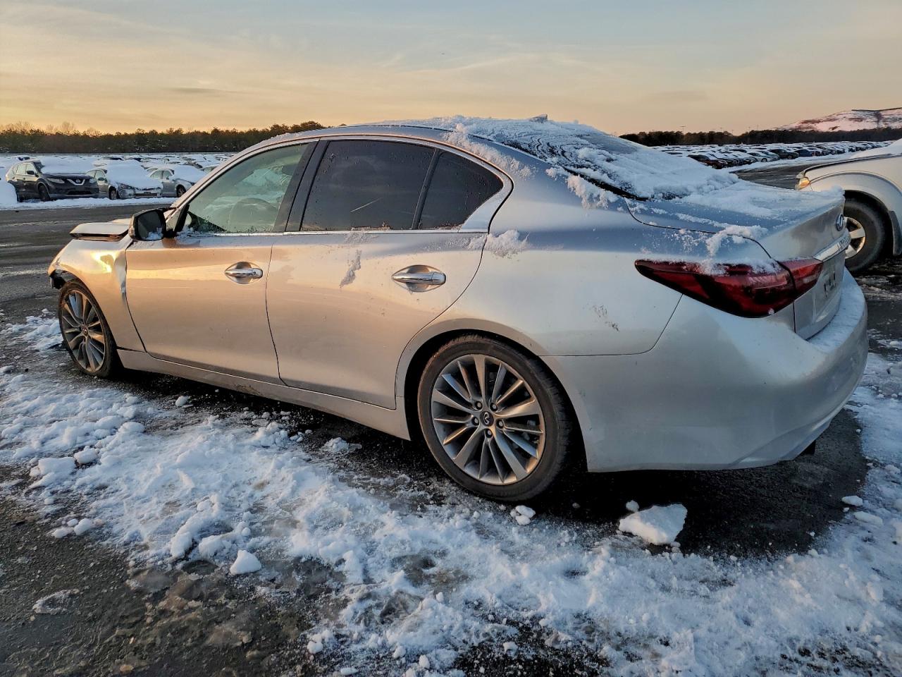 2018 INFINITI Q50 LUXE photo 2