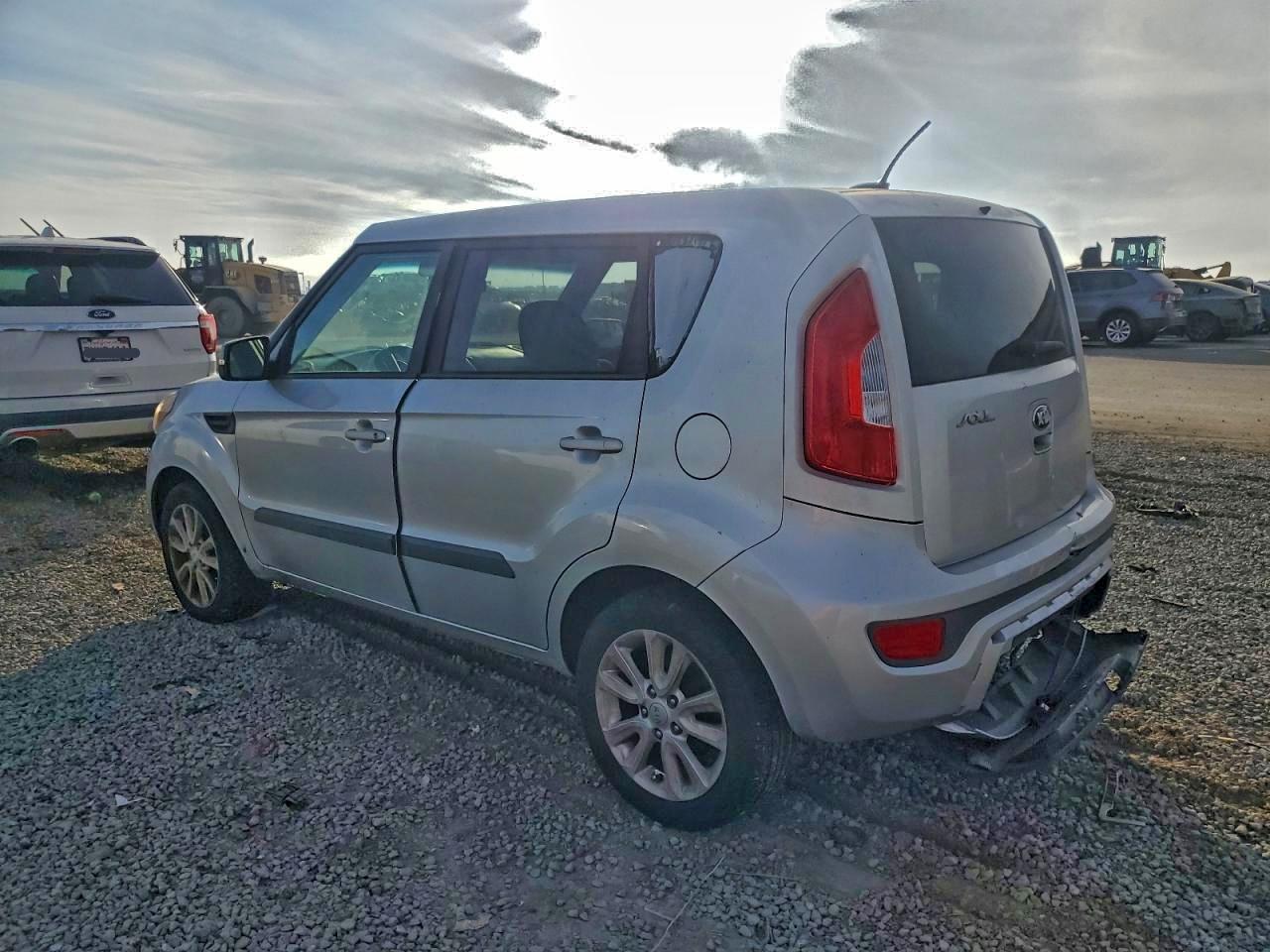 2013 KIA SOUL + photo 2