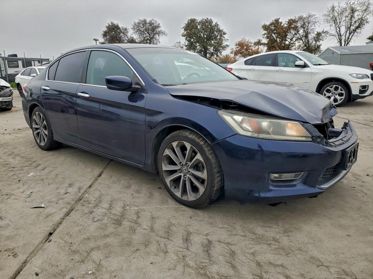 2013 HONDA ACCORD photo 4