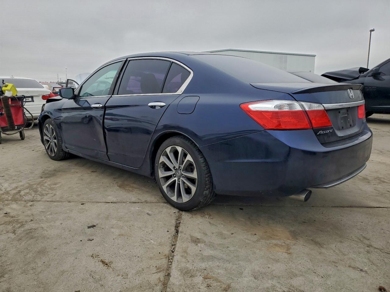 2013 HONDA ACCORD photo 2