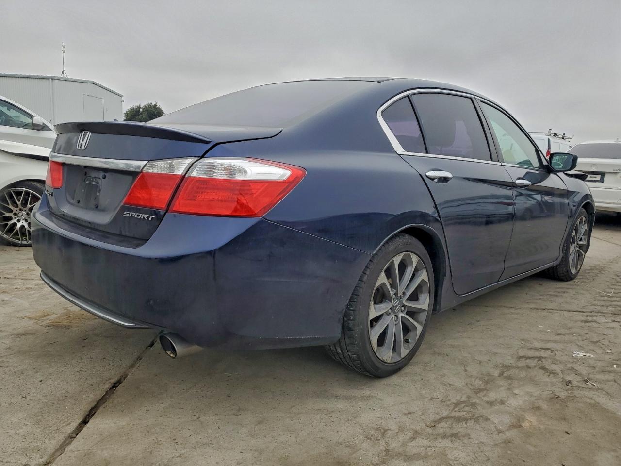 2013 HONDA ACCORD photo 3