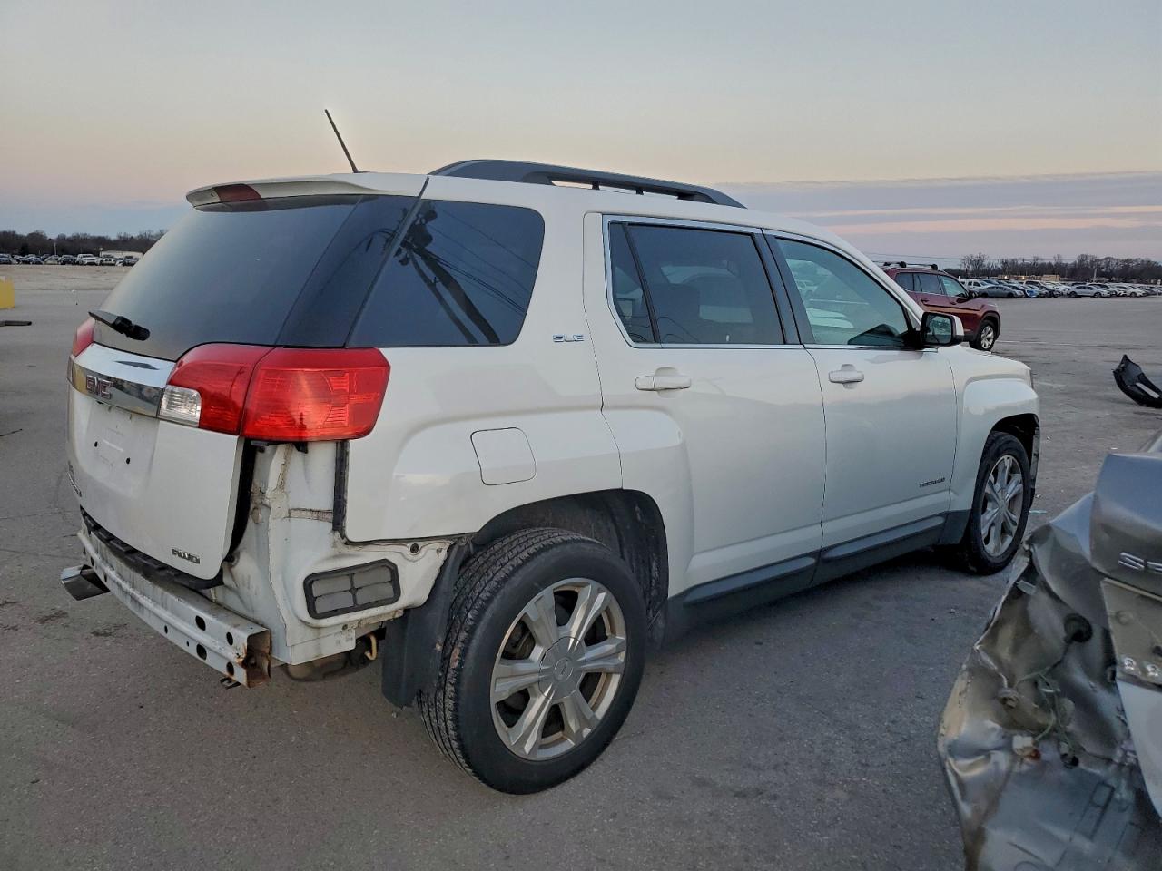 2017 GMC TERRAIN SLE photo 3