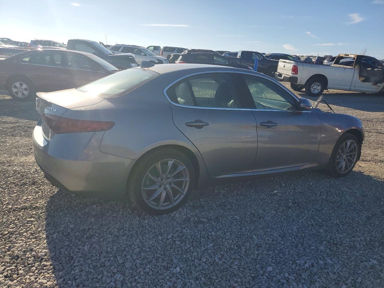 2020 ALFA ROMEO GIULIA photo 3