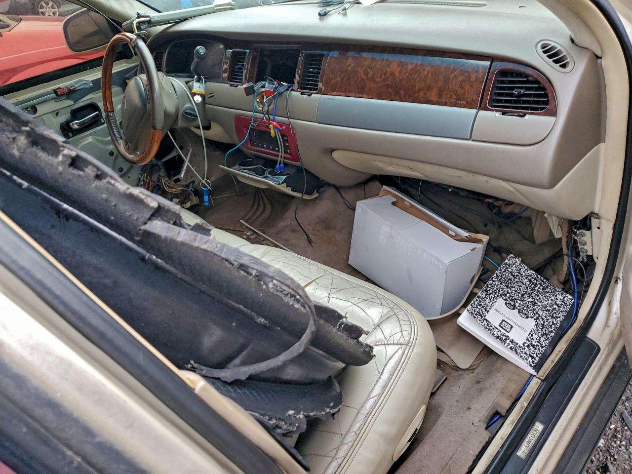 2000 LINCOLN TOWN CAR CARTIER photo 8