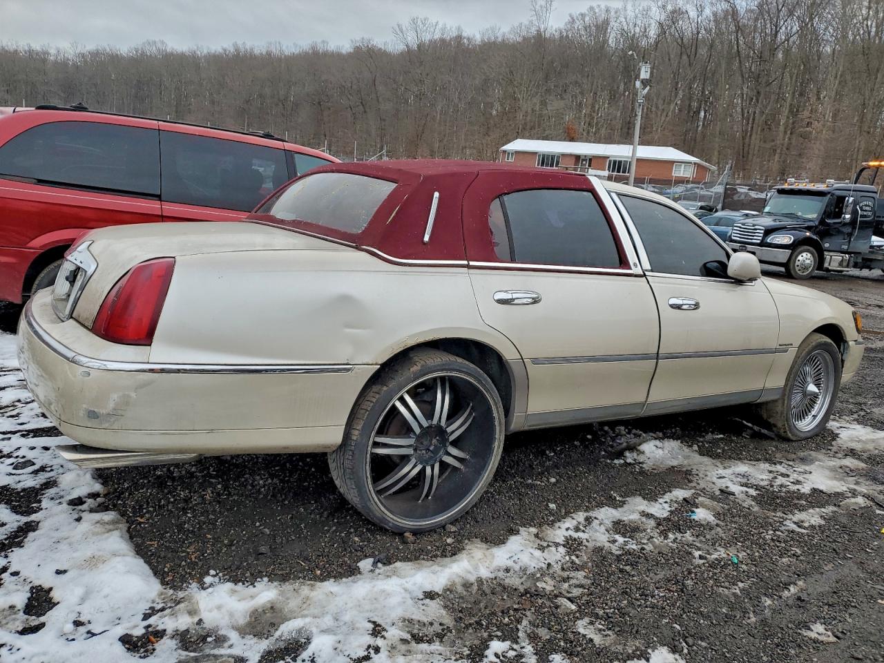 2000 LINCOLN TOWN CAR CARTIER photo 3