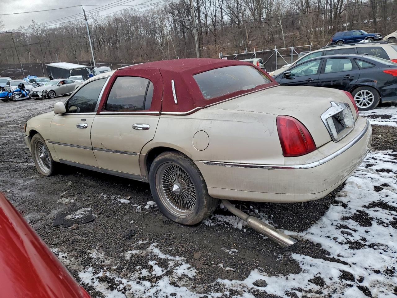 2000 LINCOLN TOWN CAR CARTIER photo 2