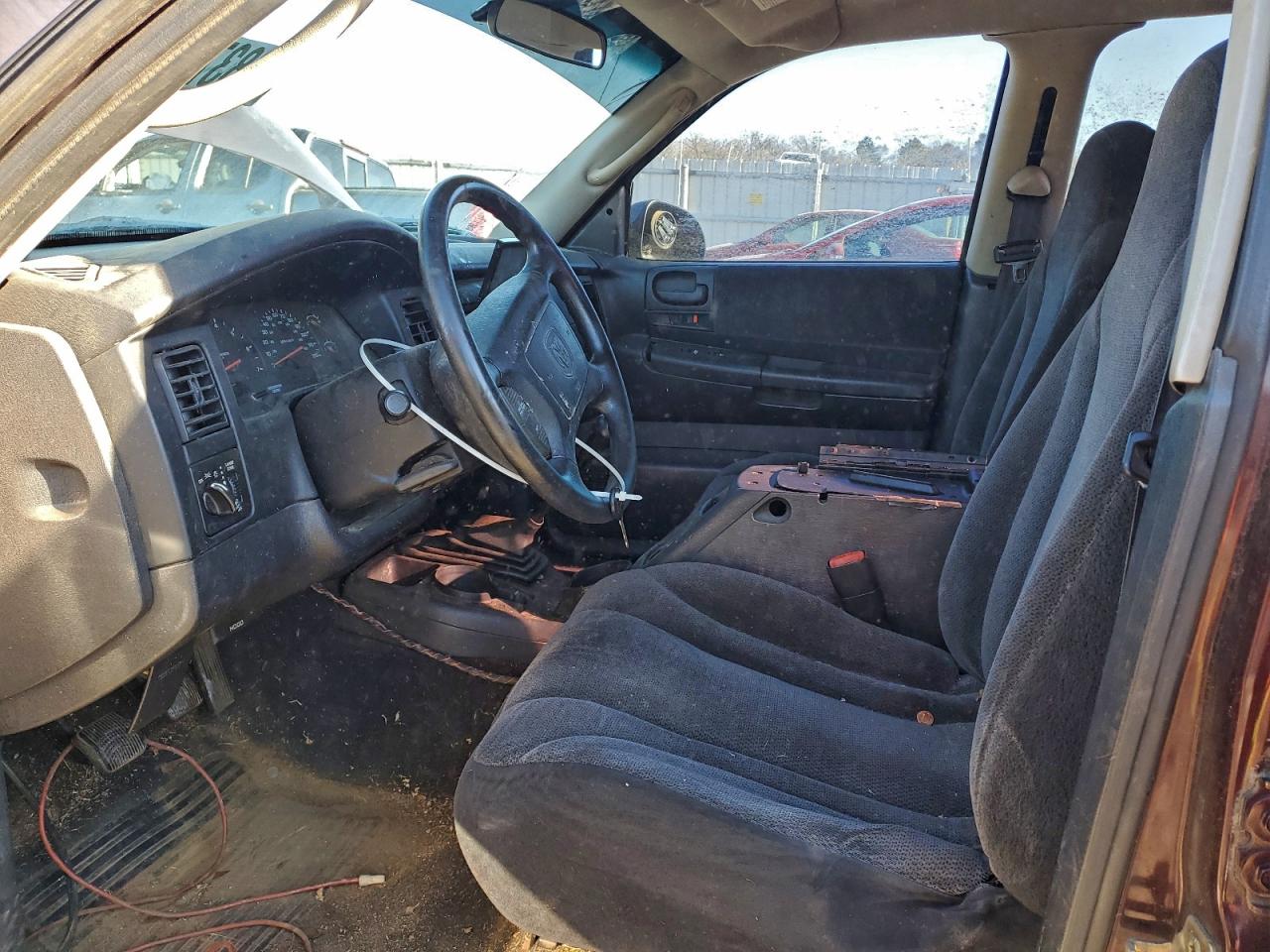 2004 DODGE DAKOTA QUAD SLT photo 7