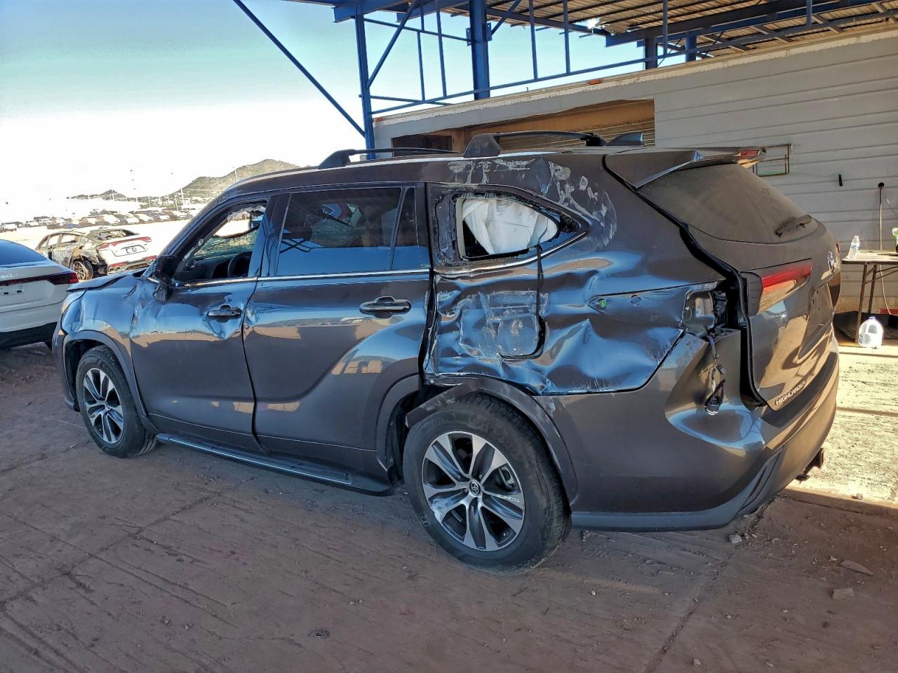 2020 TOYOTA HIGHLANDER XLE photo 2