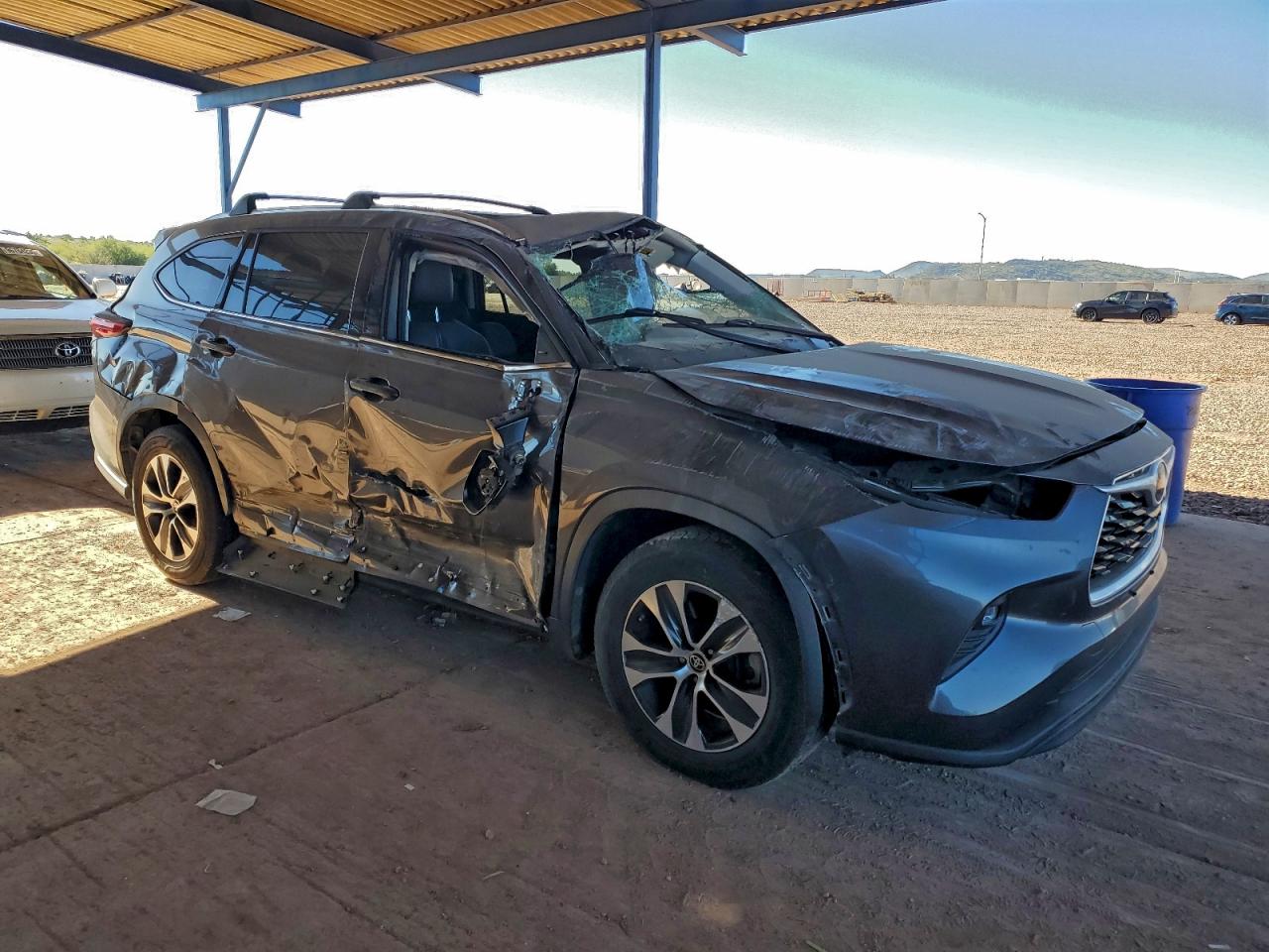 2020 TOYOTA HIGHLANDER XLE photo 4