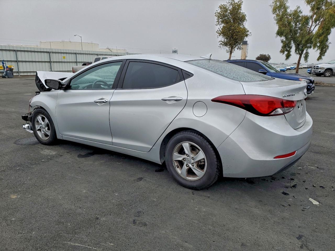 2015 HYUNDAI ELANTRA SE photo 2