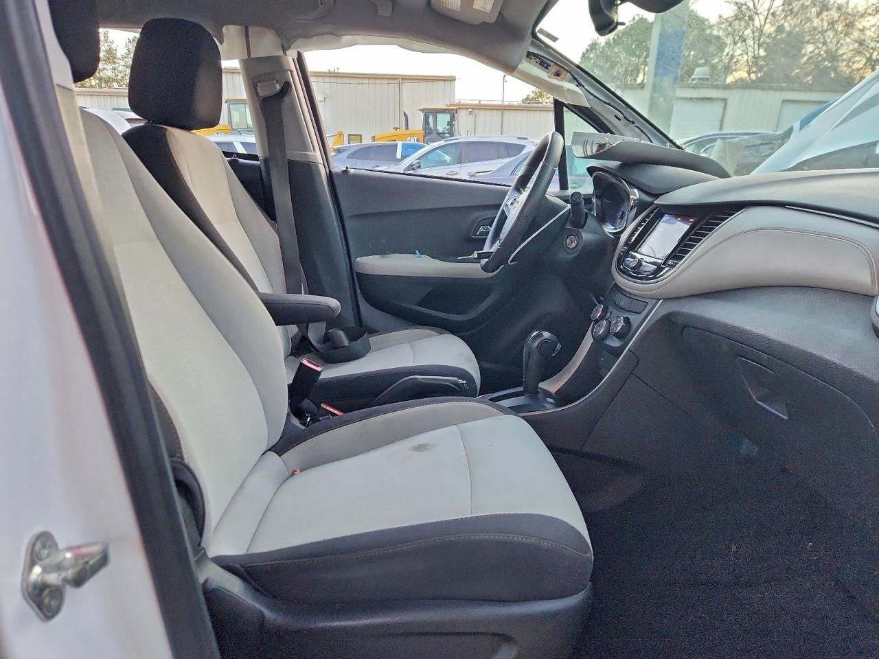 2020 CHEVROLET TRAX LS photo 7