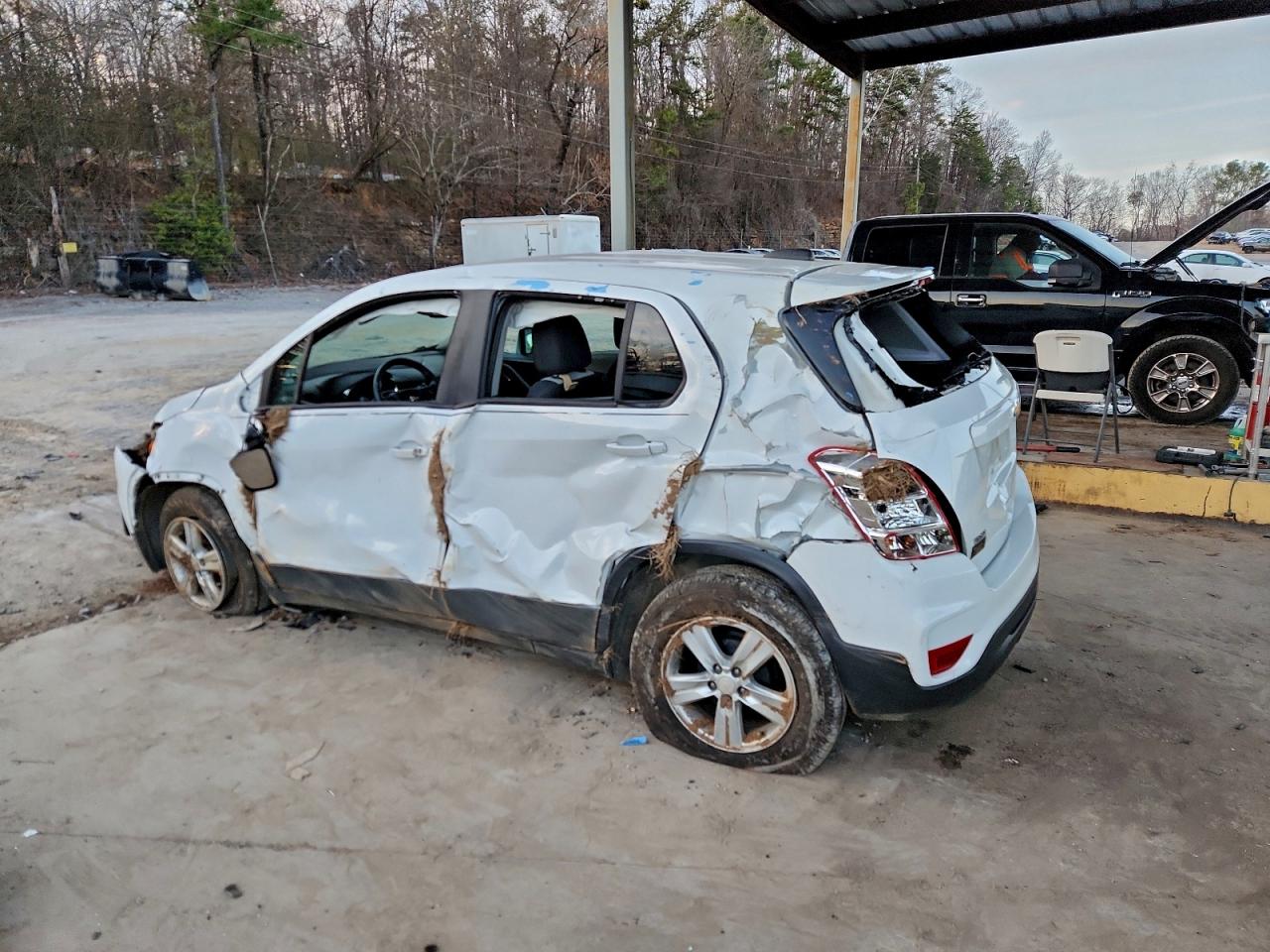 2020 CHEVROLET TRAX LS photo 2