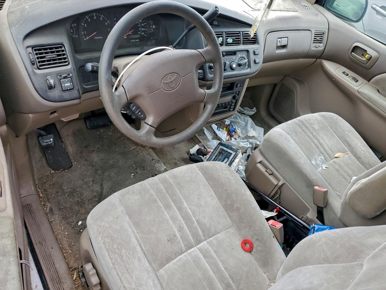 2000 TOYOTA SIENNA LE photo 8