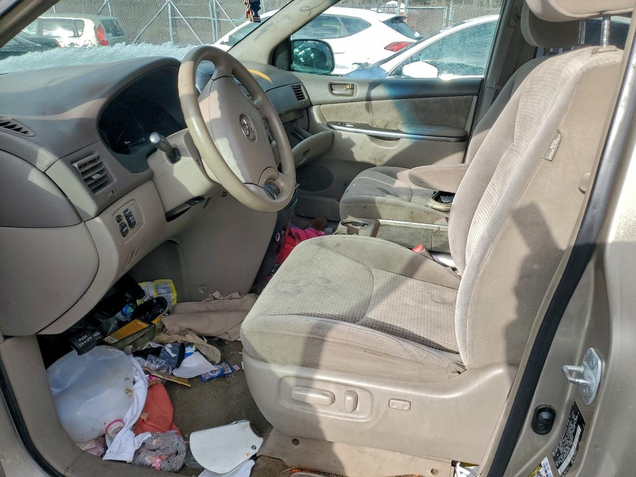 2009 TOYOTA SIENNA CE photo 7