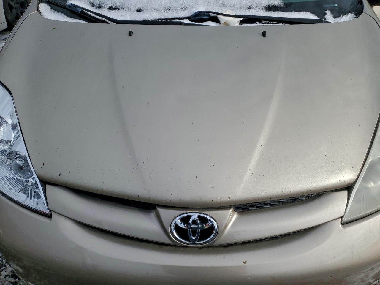 2009 TOYOTA SIENNA CE photo 12