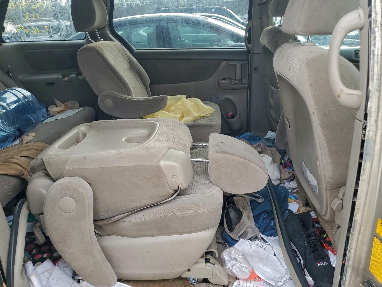 2009 TOYOTA SIENNA CE photo 11