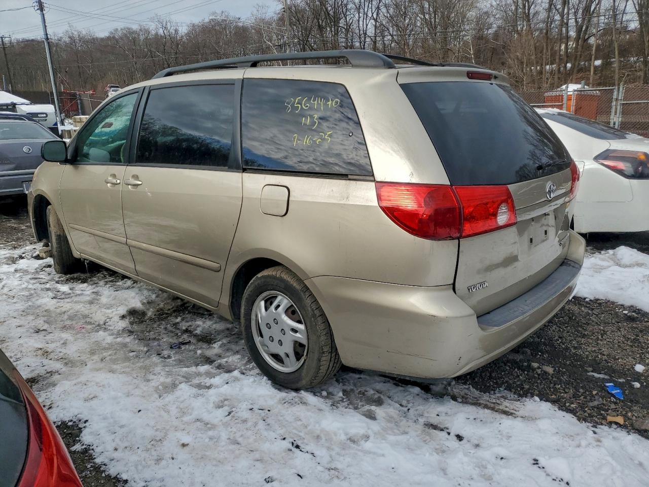 2009 TOYOTA SIENNA CE photo 2