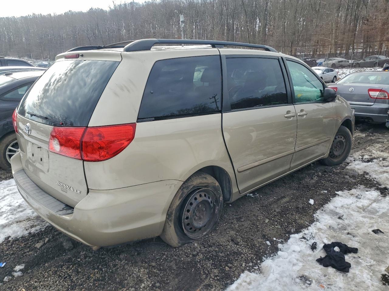 2009 TOYOTA SIENNA CE photo 3