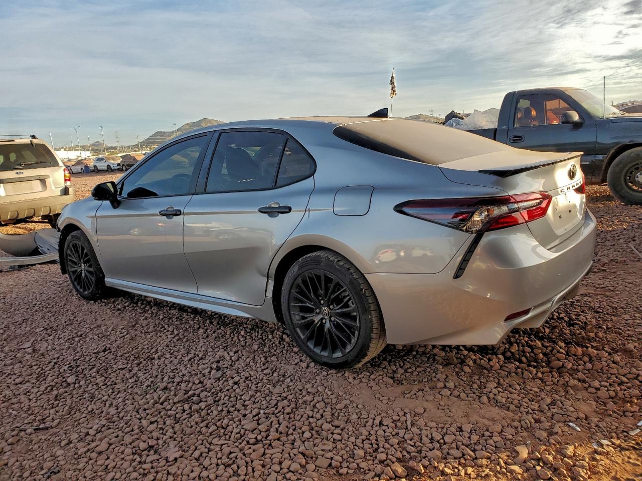 2022 TOYOTA CAMRY SE photo 2