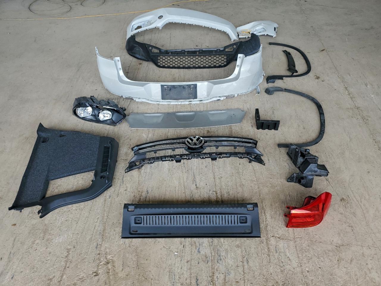 2017 VOLKSWAGEN TIGUAN S photo 13