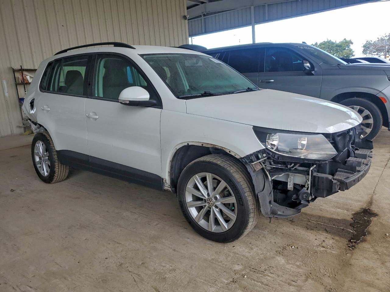 2017 VOLKSWAGEN TIGUAN S photo 4
