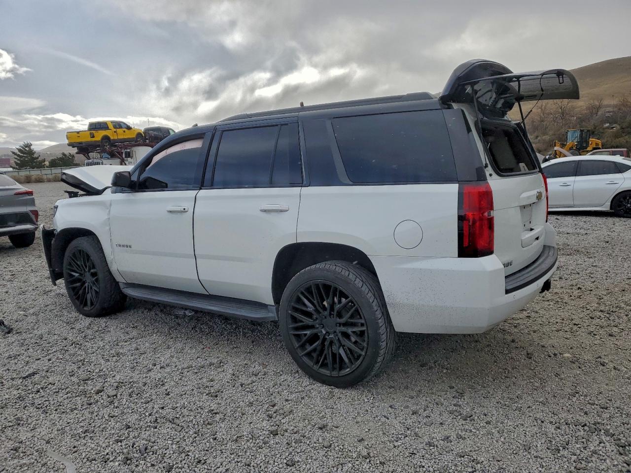 2017 CHEVROLET TAHOE K1500 LT photo 2