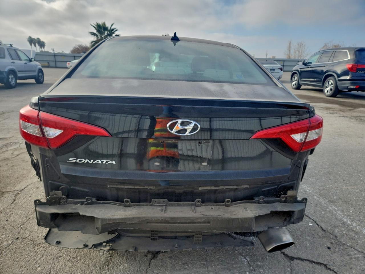 2015 HYUNDAI SONATA SE photo 6