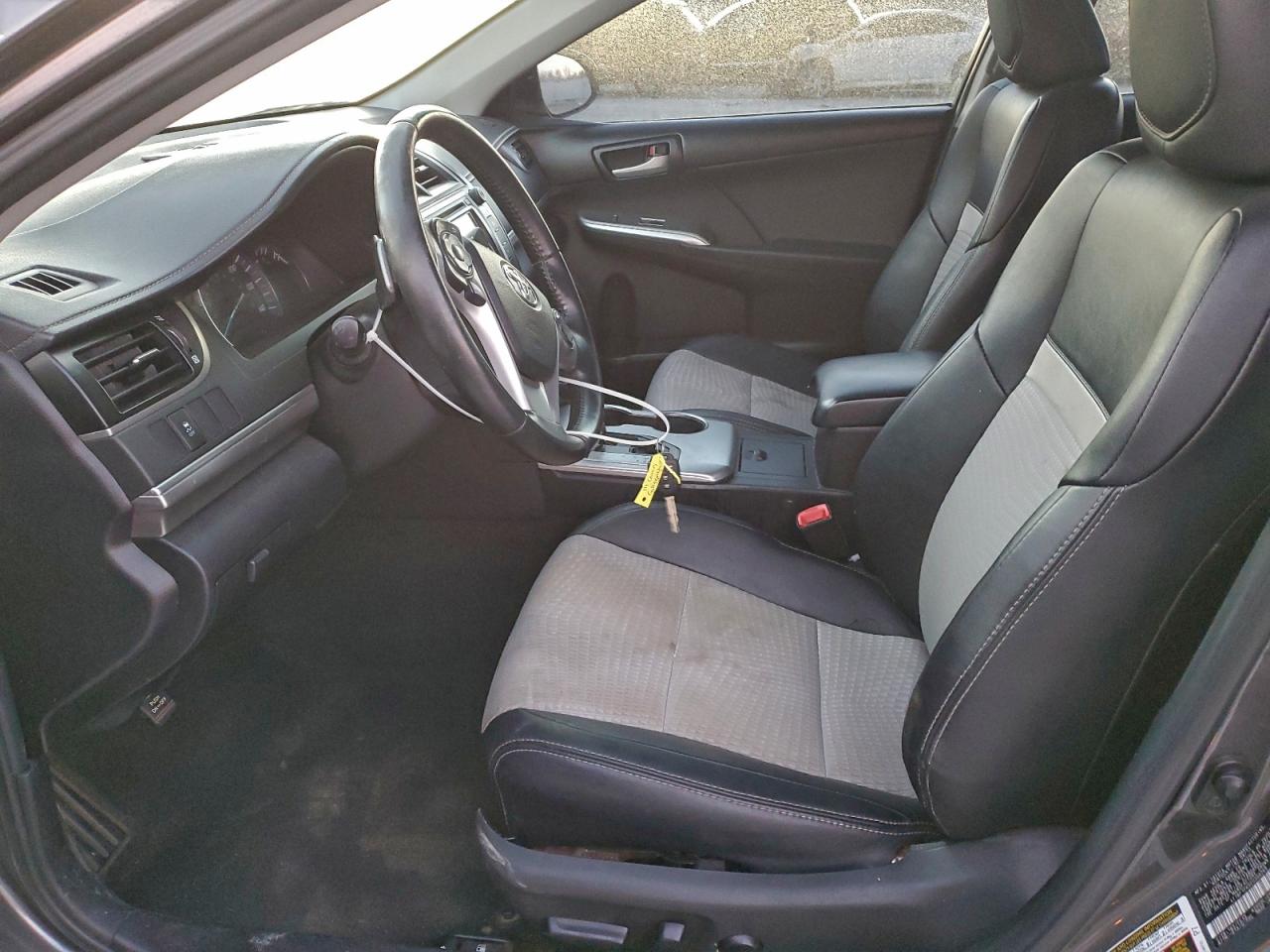 2014 TOYOTA CAMRY SE photo 7