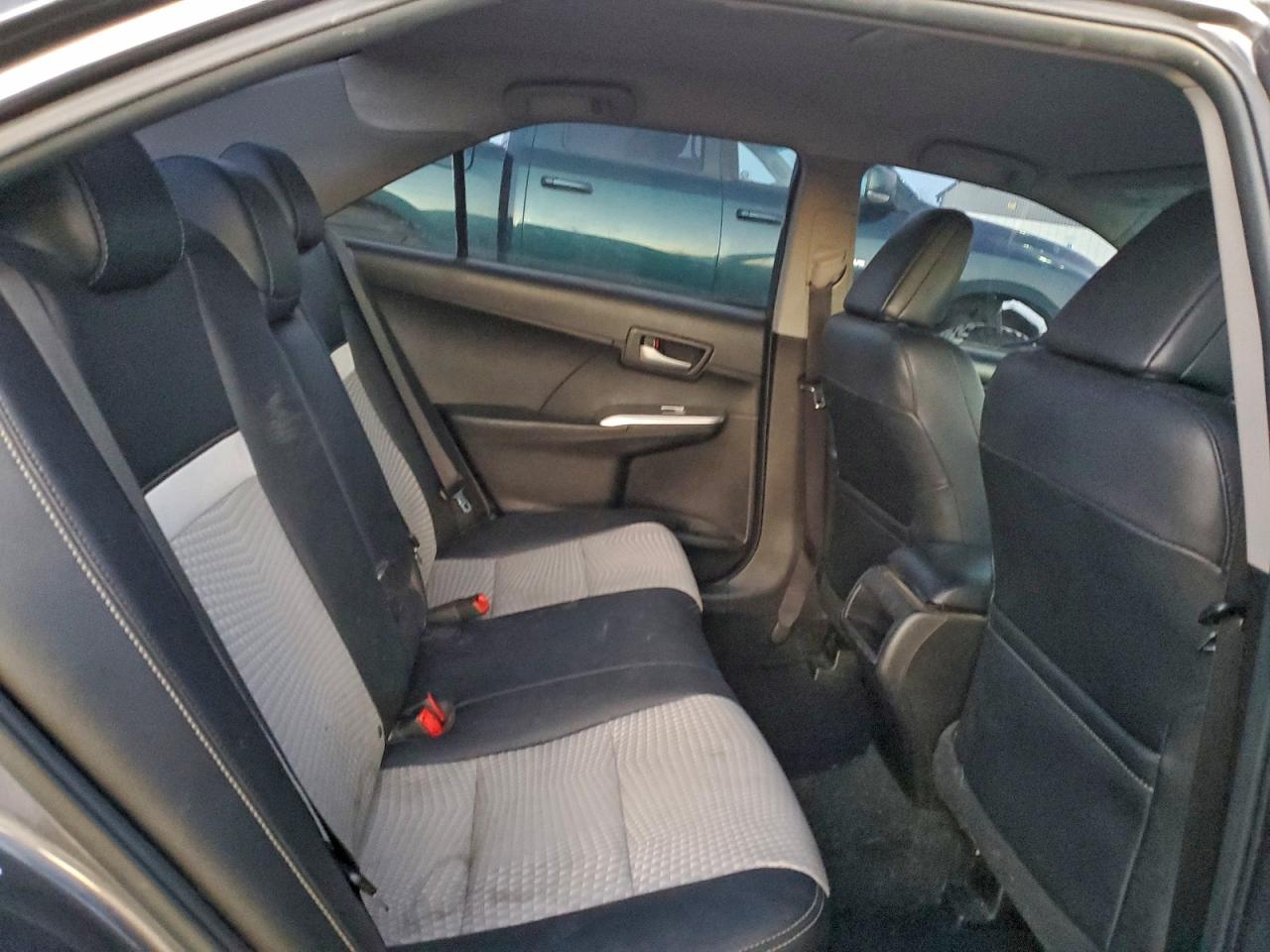 2014 TOYOTA CAMRY SE photo 10